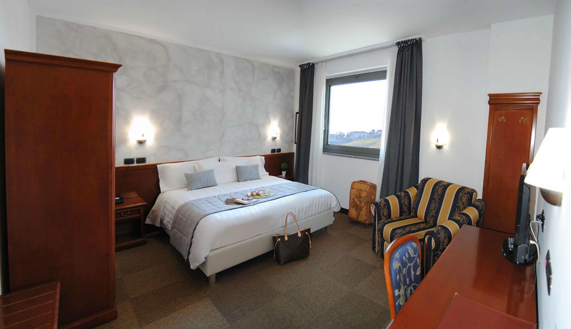Hotel Medea (Adults Only) 알바 외부 사진